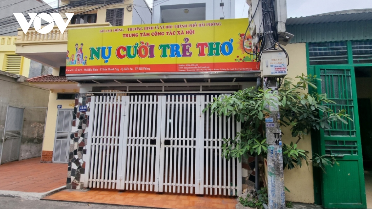 chau be 2 tuoi o hai phong nghi bi bao hanh tai trung tam giao duc chuyen biet hinh anh 2