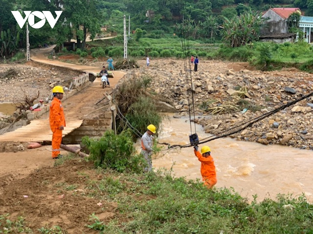 9 người tử vong do mưa lũ, sét đánh và sạt lở đất