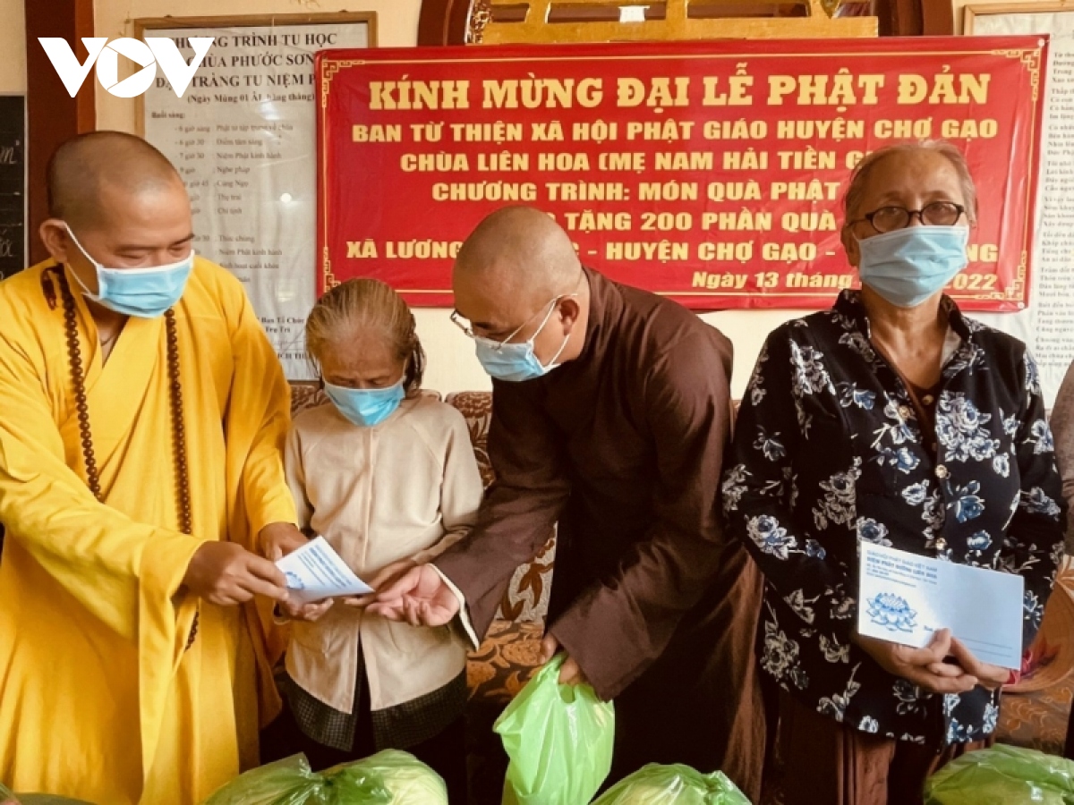 tung bung Dai le phat dan tren ca nuoc hinh anh 22