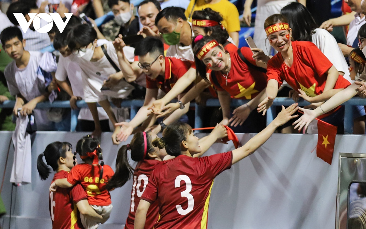 sea games 31 san cam pha chay ruc mung tuyen nu viet nam vao chung ket hinh anh 15