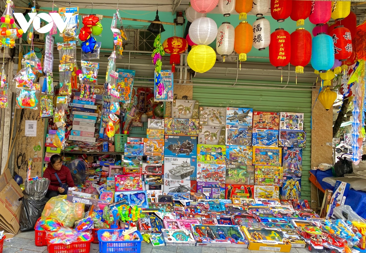 Bớt đìu hiu vì dịch bệnh, thị trường quà tặng thiếu nhi năm nay sôi động