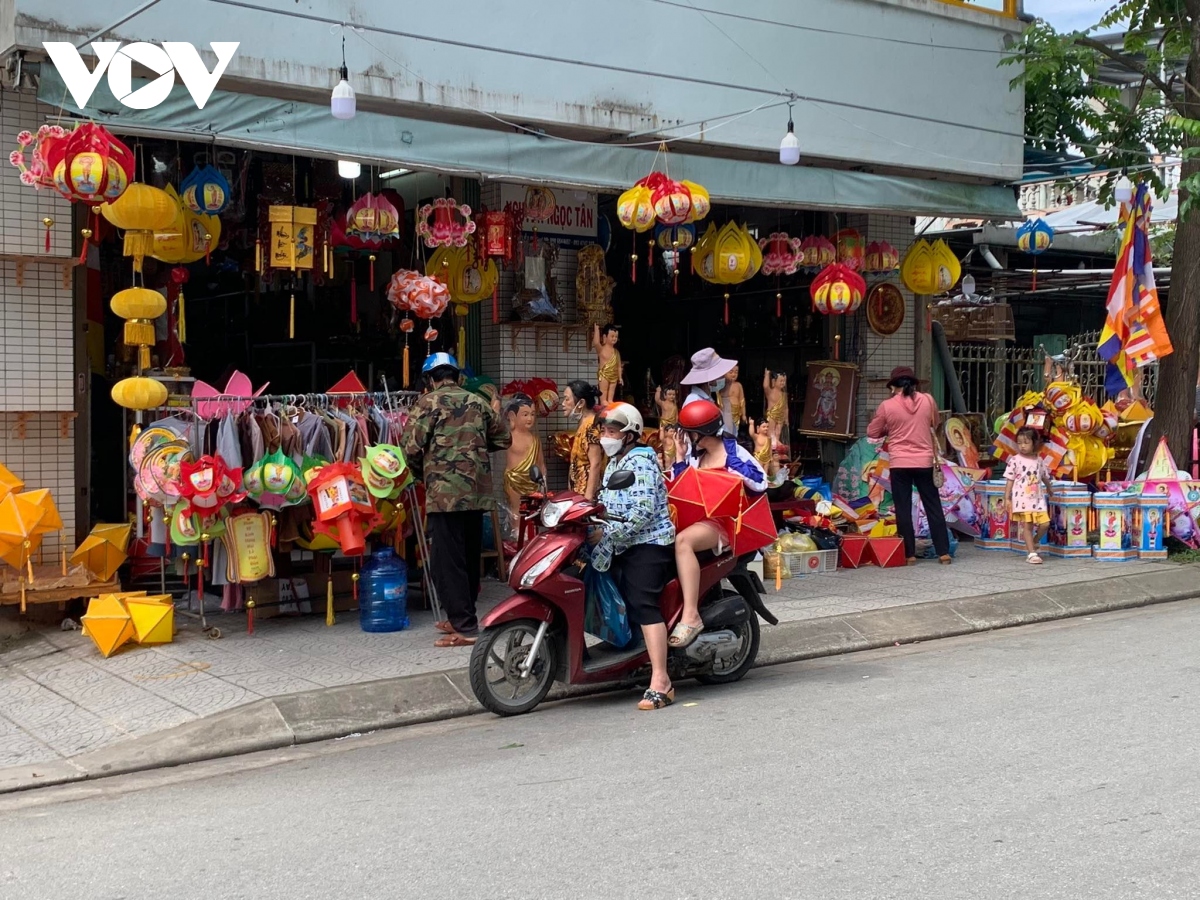 Dai le phat dan tai hue huong den nguoi ngheo hinh anh 3