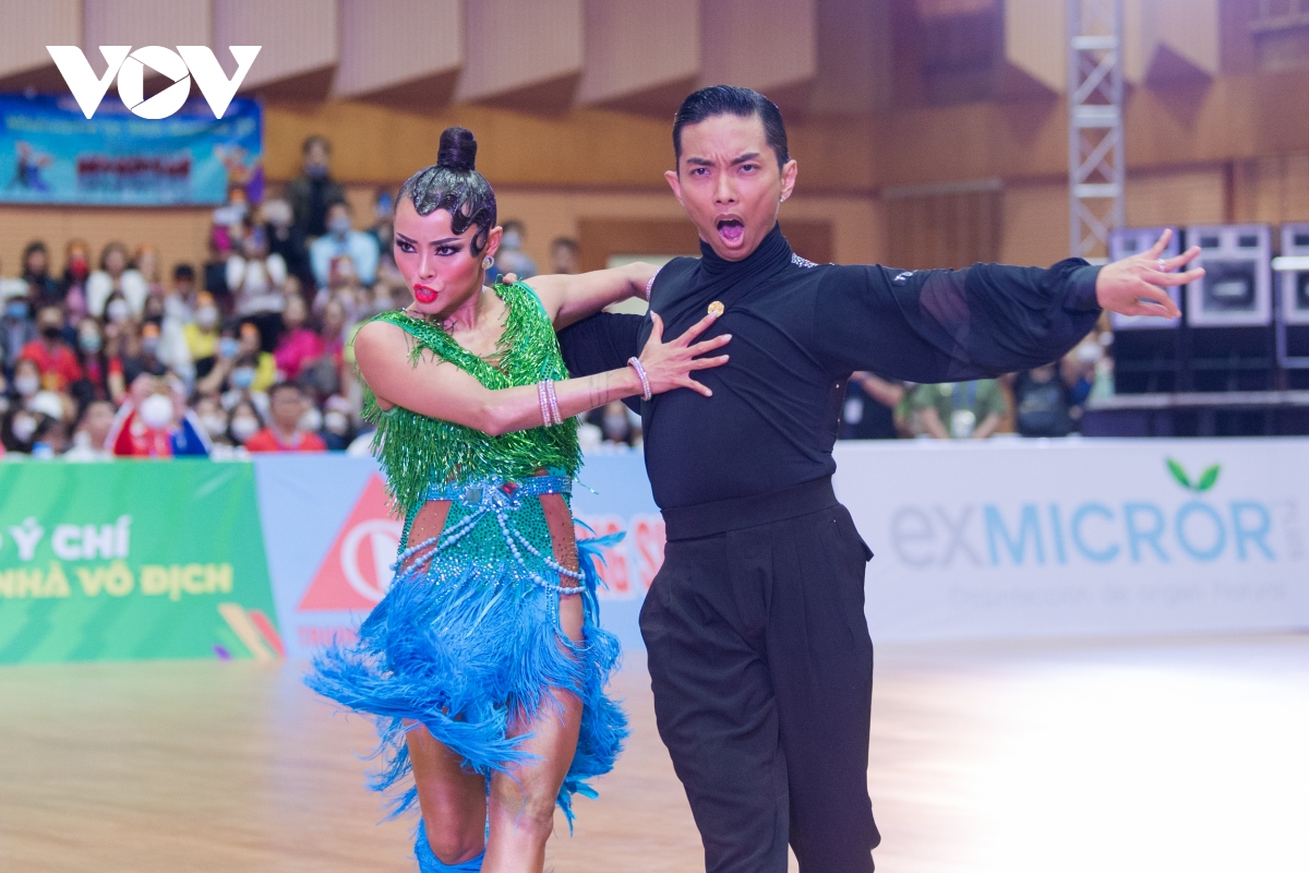 phan hien cung dong doi mang ve 5 hcv cho dancesport viet nam tai sea games 31 hinh anh 5