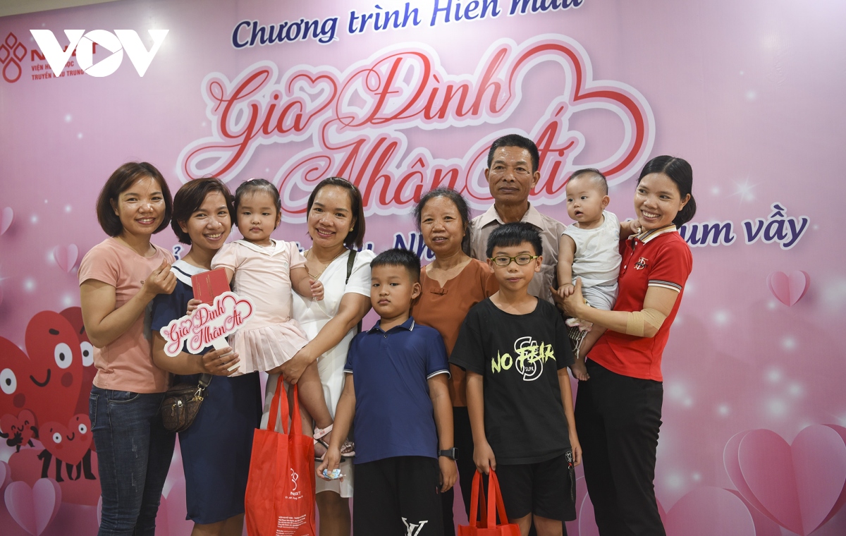 chuyen ve gia dinh hon 500 lan hien mau cuu nguoi hinh anh 3