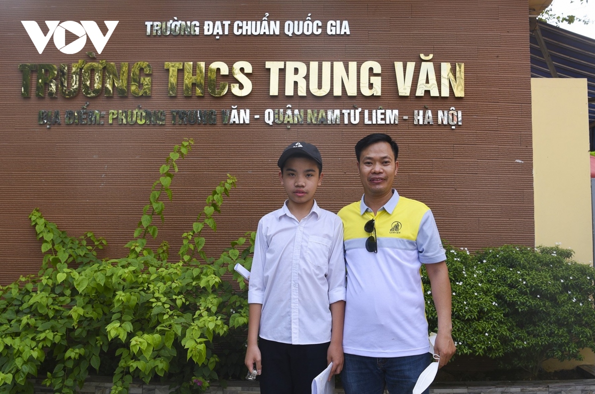 phu huynh tho phao khi con hoan thanh mon van, anh, san sang thi toan hinh anh 2