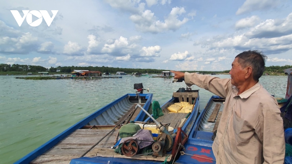 Gian nan đưa ngư dân hồ Dầu Tiếng lên bờ