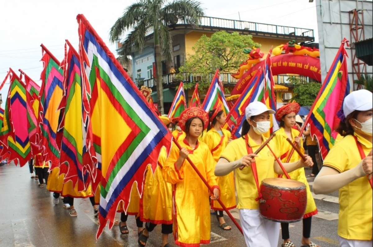 Doc dao hoi dinh lang bien quang ninh hinh anh 2