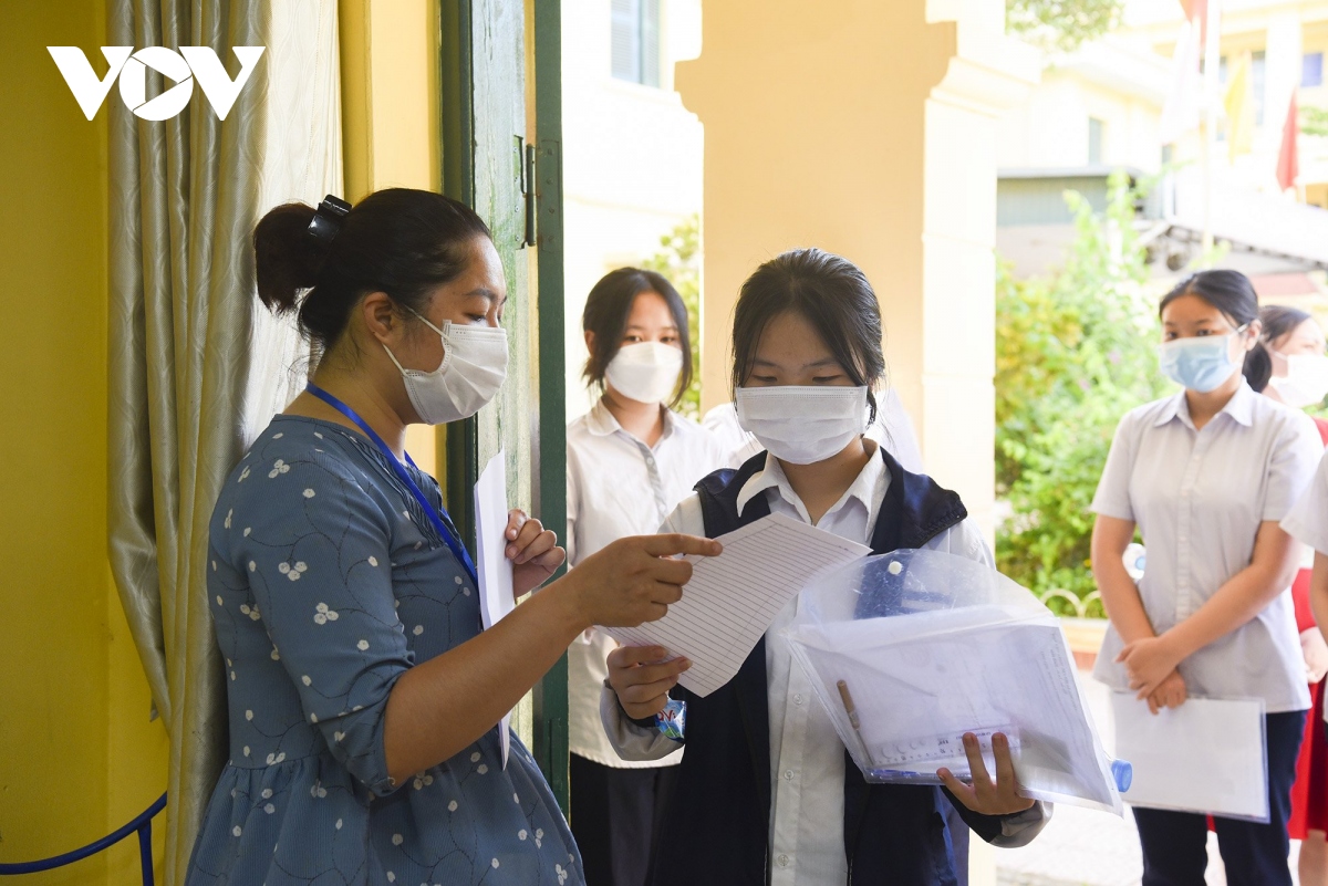 si tu ha noi on bai tai cong truong truoc gio thi mon van vao lop 10 hinh anh 8