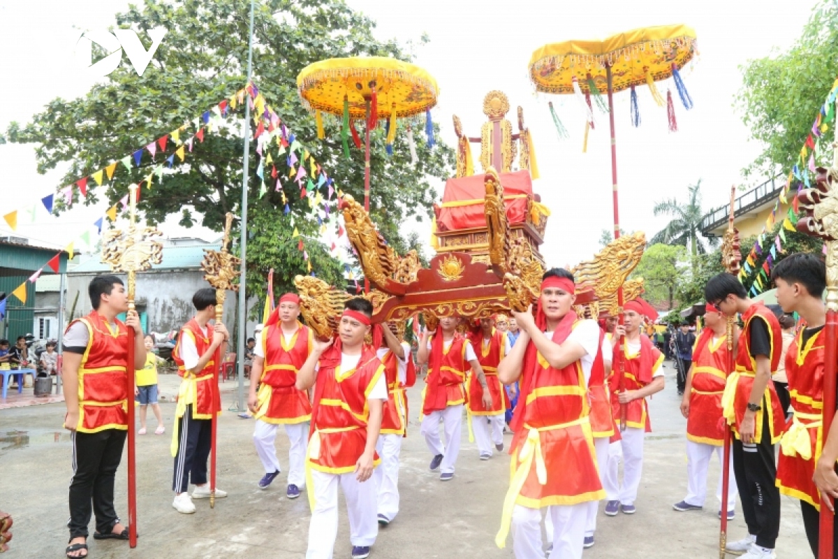 Doc dao hoi dinh lang bien quang ninh hinh anh 8