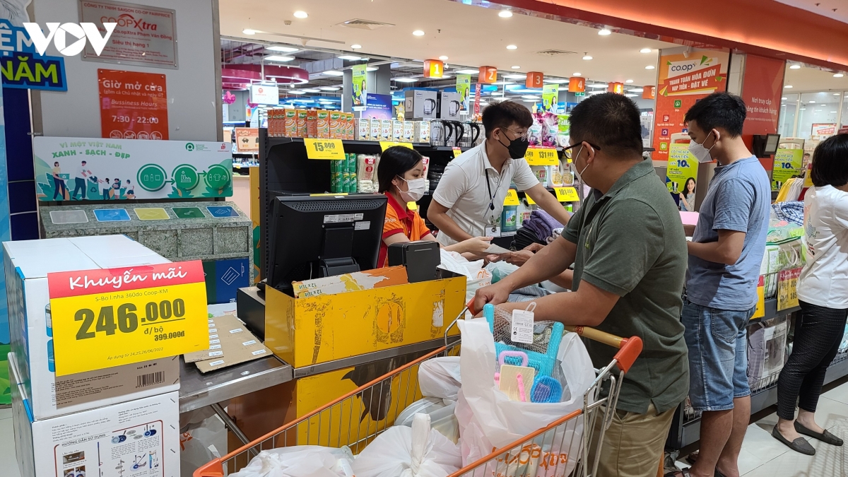 tp.hcm ron rang mua sam trong 10 ngay dau giam gia hinh anh 2