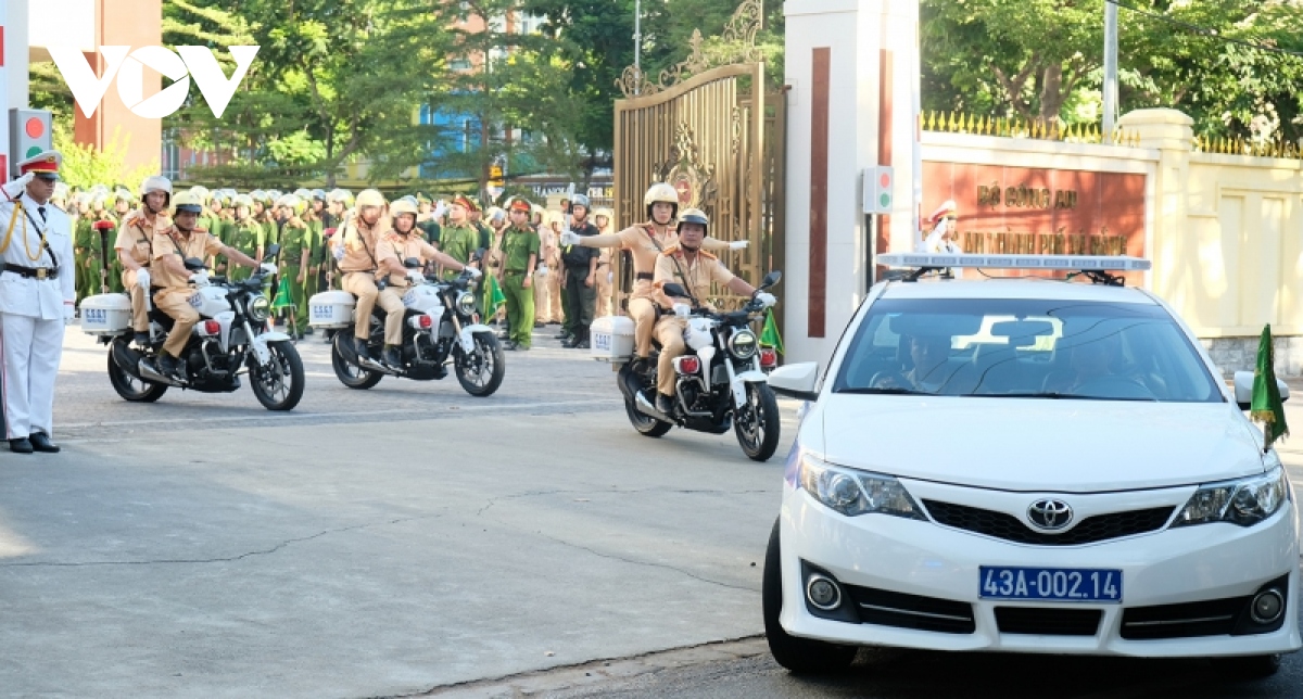 cong an Da nang ra quan cao diem kiem tra, xu ly hanh vi vi pham trat tu an toan hinh anh 5