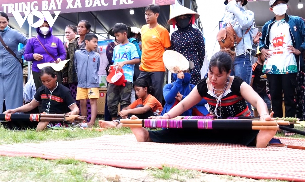 hon 1.000 nghe nhan o quang nam tham gia lien hoan Am vang cong chieng lan thu 5 hinh anh 2 hon 1.000 nghe nhan o quang nam tham gia lien hoan Am vang cong chieng lan thu 5 hinh anh 2