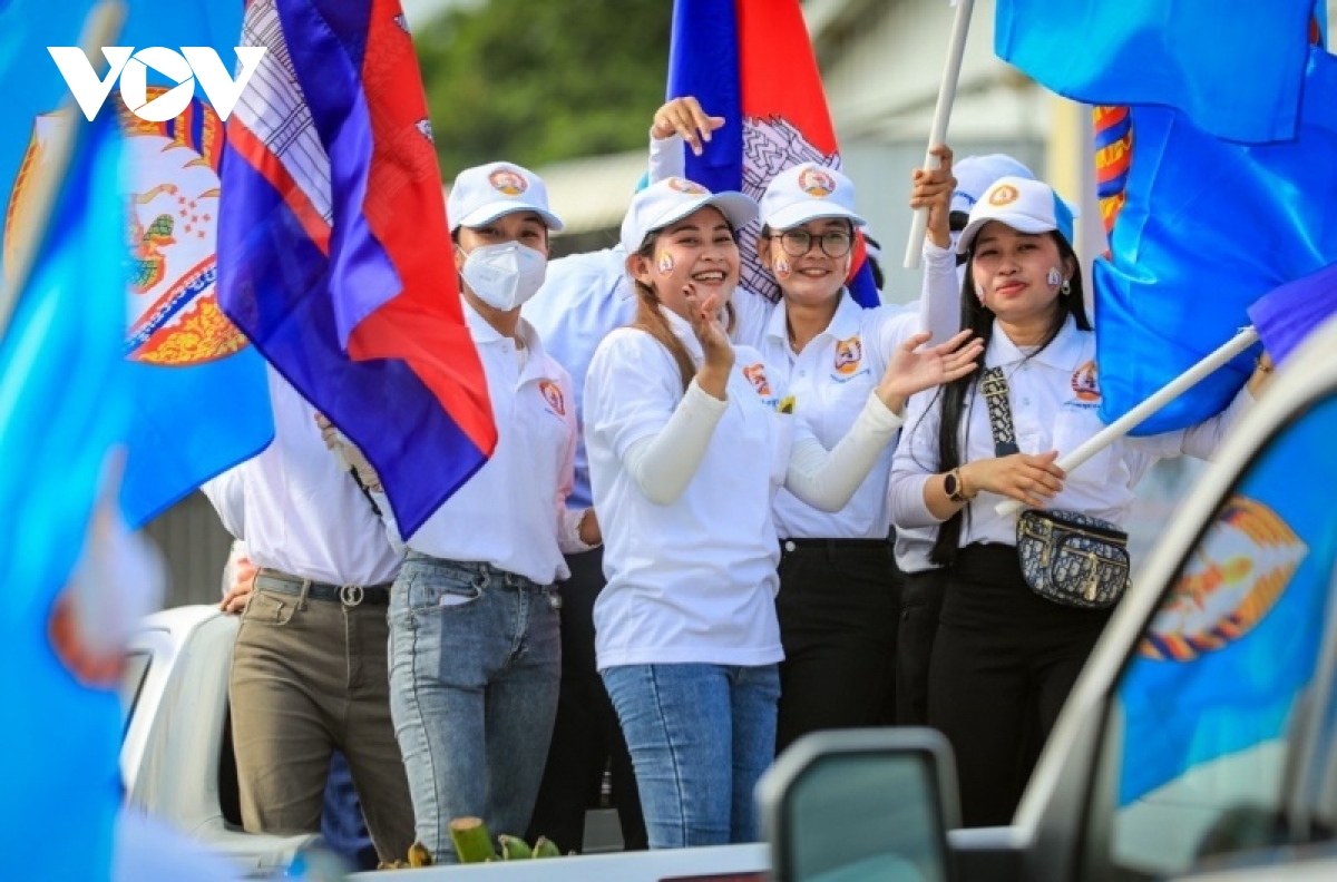 bau cu xa, phuong campuchia Dang cpp gianh thang loi ap dao hinh anh 1