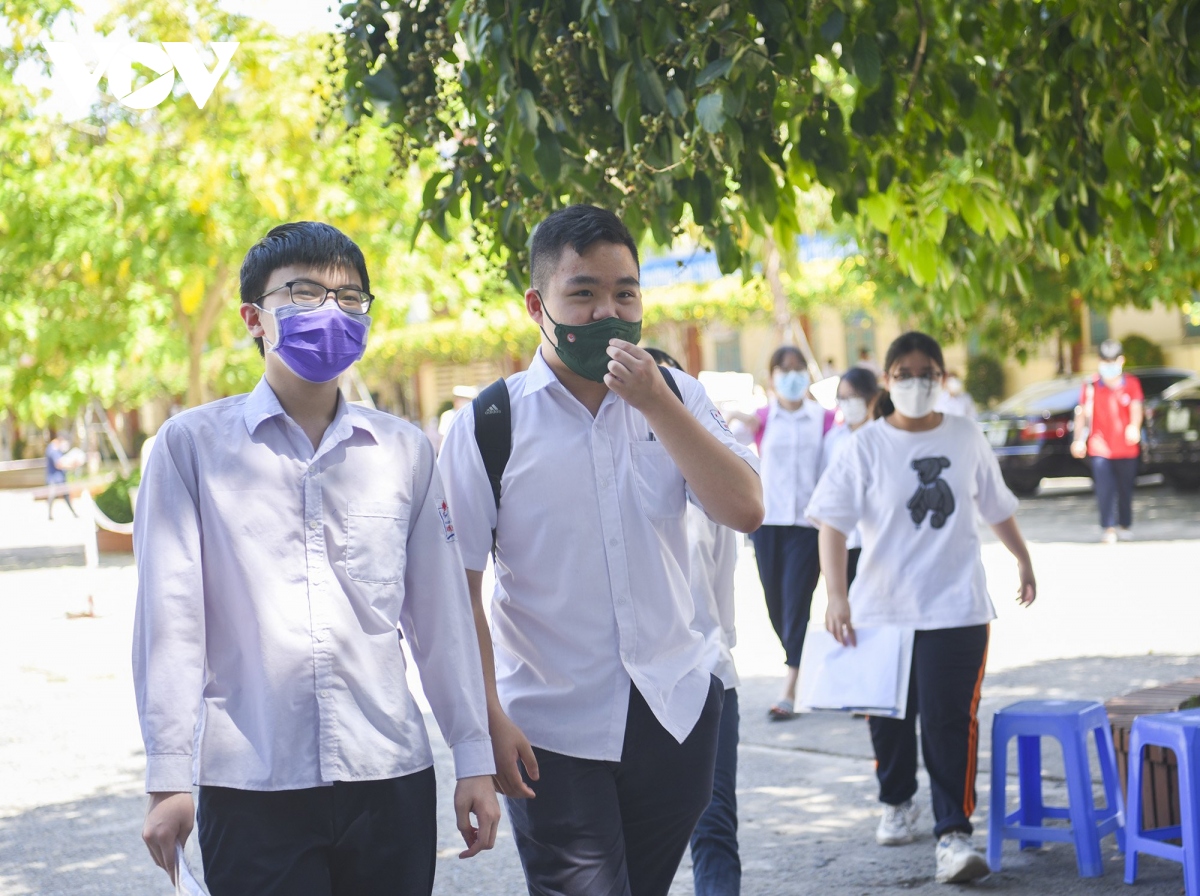 si tu ha noi hoan thanh bai thi toan, tu tin cho ket qua vao lop 10 hinh anh 1