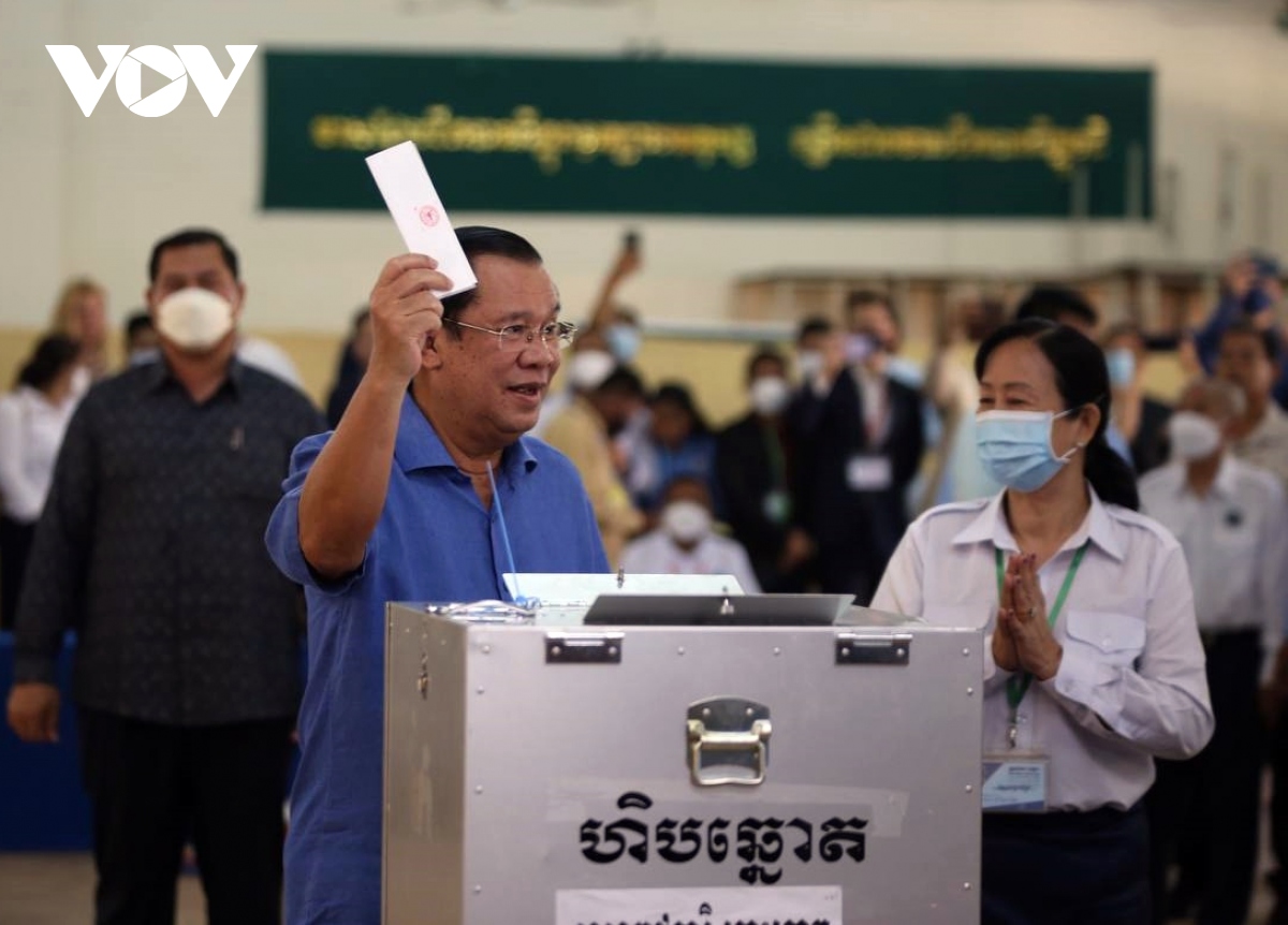 cu tri campuchia di bo phieu bau hoi dong xa phuong nhiem ky v hinh anh 3