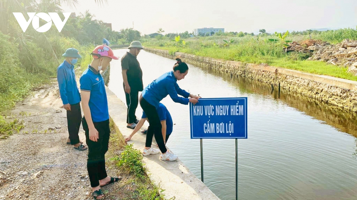 Doan vien thanh nien quang ninh tham gia phong, tranh duoi nuoc tre em hinh anh 4