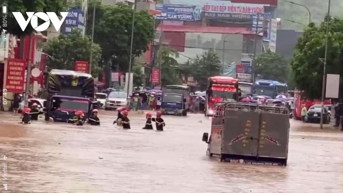 son la huy dong luc luong tai cho khac phuc hau qua mua lu hinh anh 4