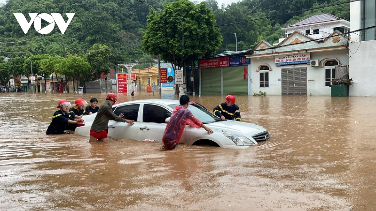 son la huy dong luc luong tai cho khac phuc hau qua mua lu hinh anh 9