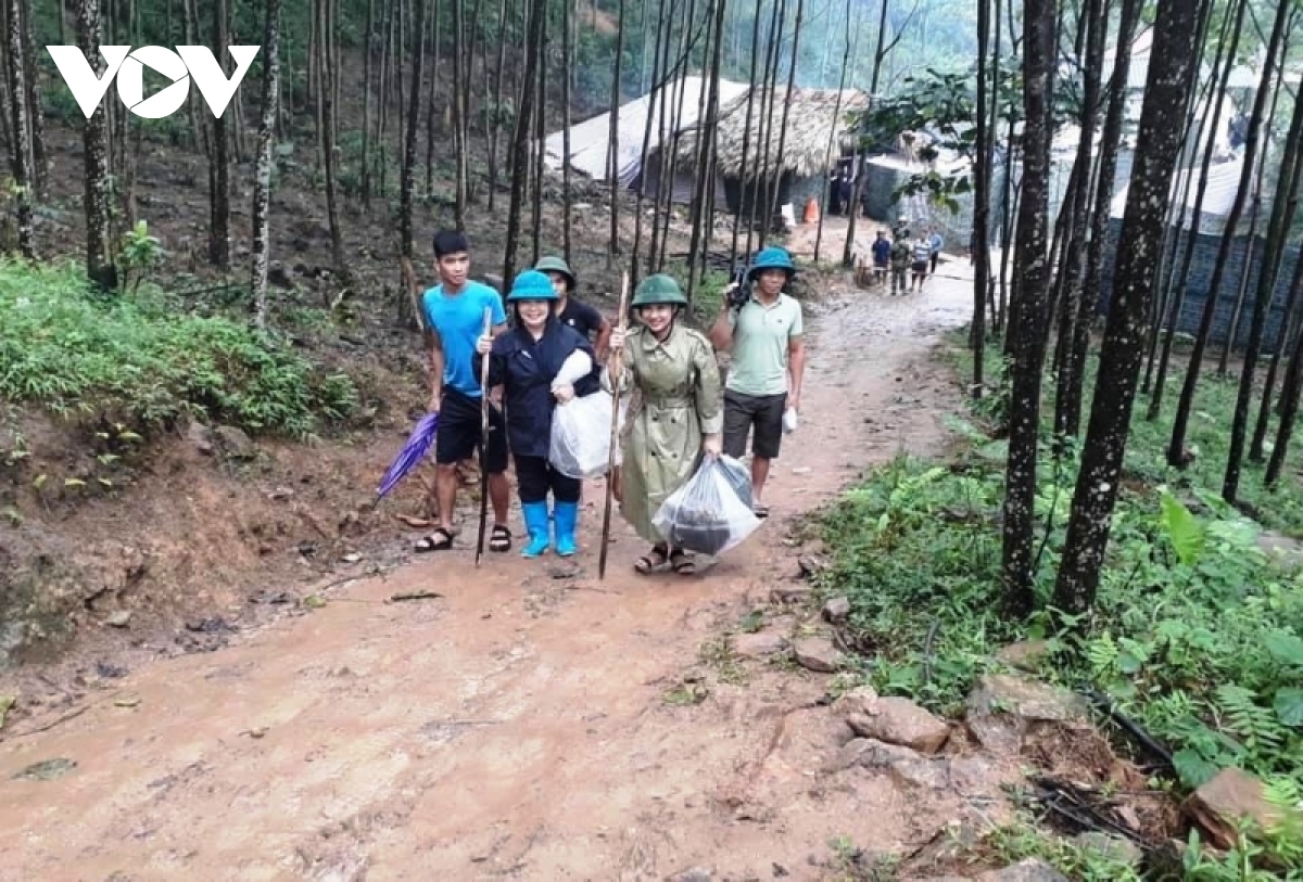 nhà báo vất vả không thấm vào đâu so với nỗi đau của đồng bào hình ảnh 4 nha bao vat va khong tham vao dau so voi noi dau cua dong bao hinh anh 4