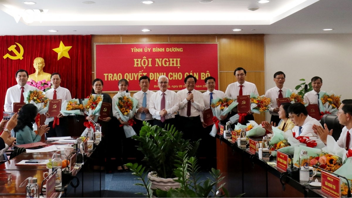 binh duong dieu dong, bo nhiem nhieu can bo chu chot hinh anh 3