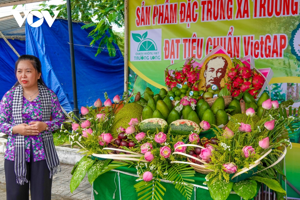 tet Doan ngo ve miet vuon phong Dien thuong thuc trai cay dac san hinh anh 7