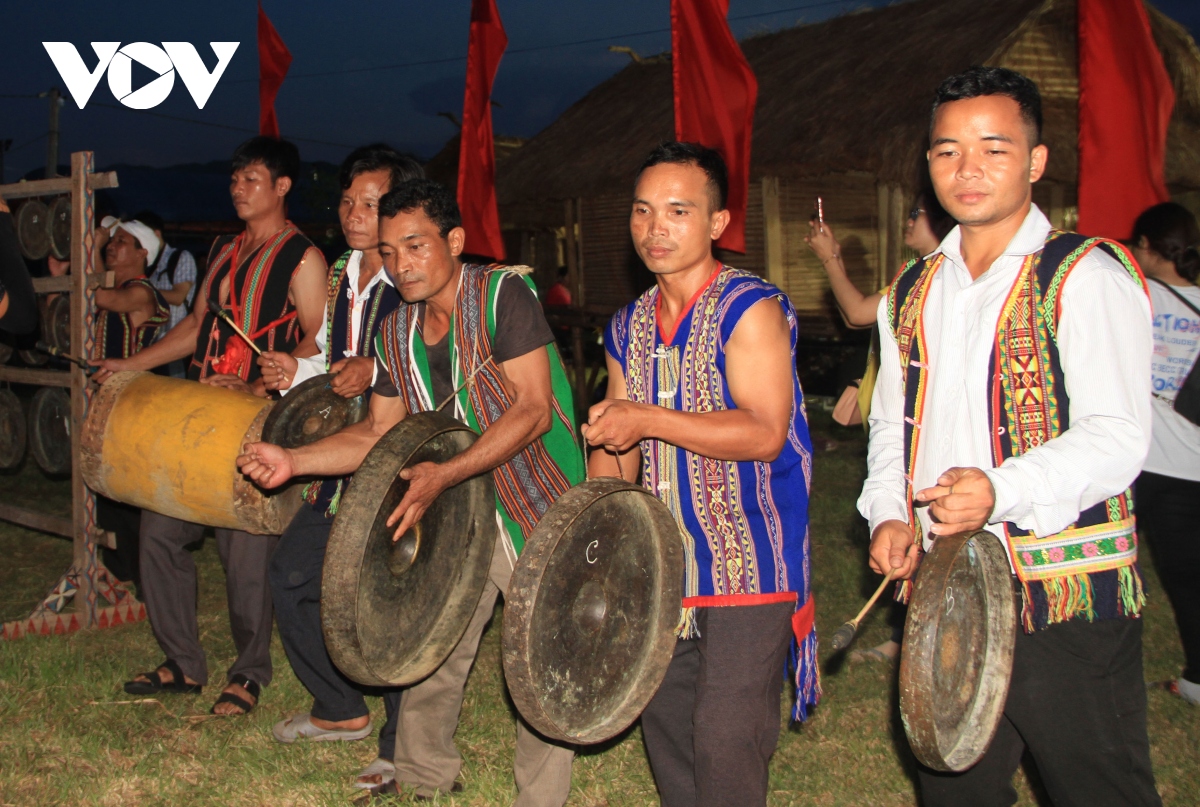 ngay hoi gan ket dong bao dan toc thieu so mien nui binh Dinh hinh anh 11