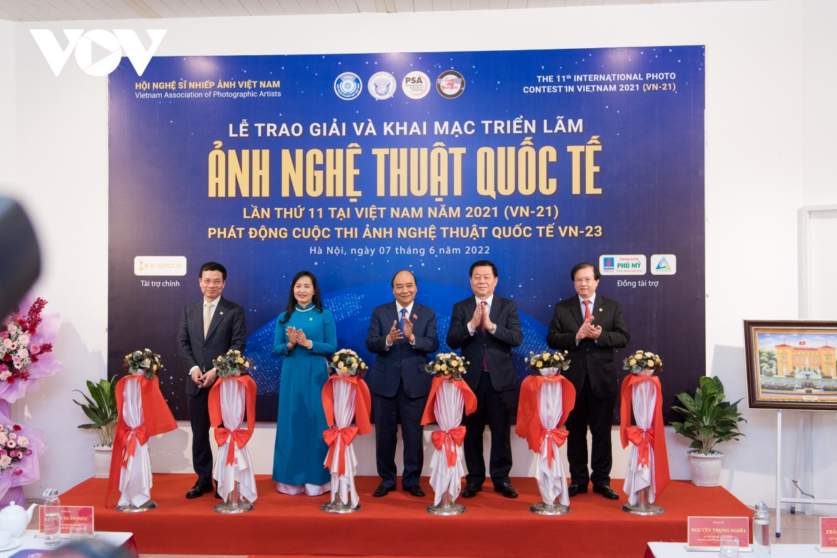 trao giai va khai mac trien lam Anh nghe thuat quoc te lan thu 11 tai viet nam hinh anh 6