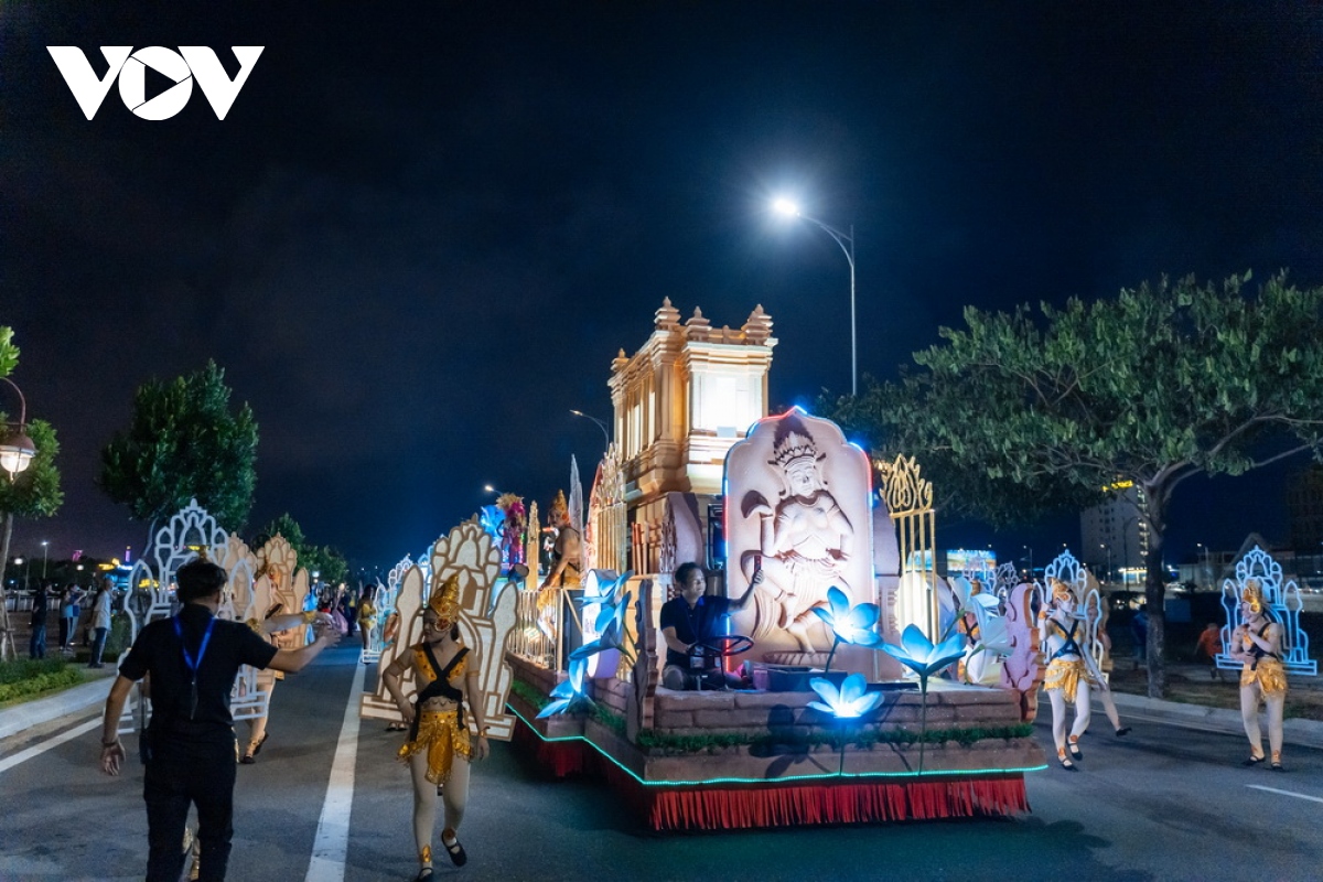 soi dong le hoi carnival duong pho Da nang hinh anh 4