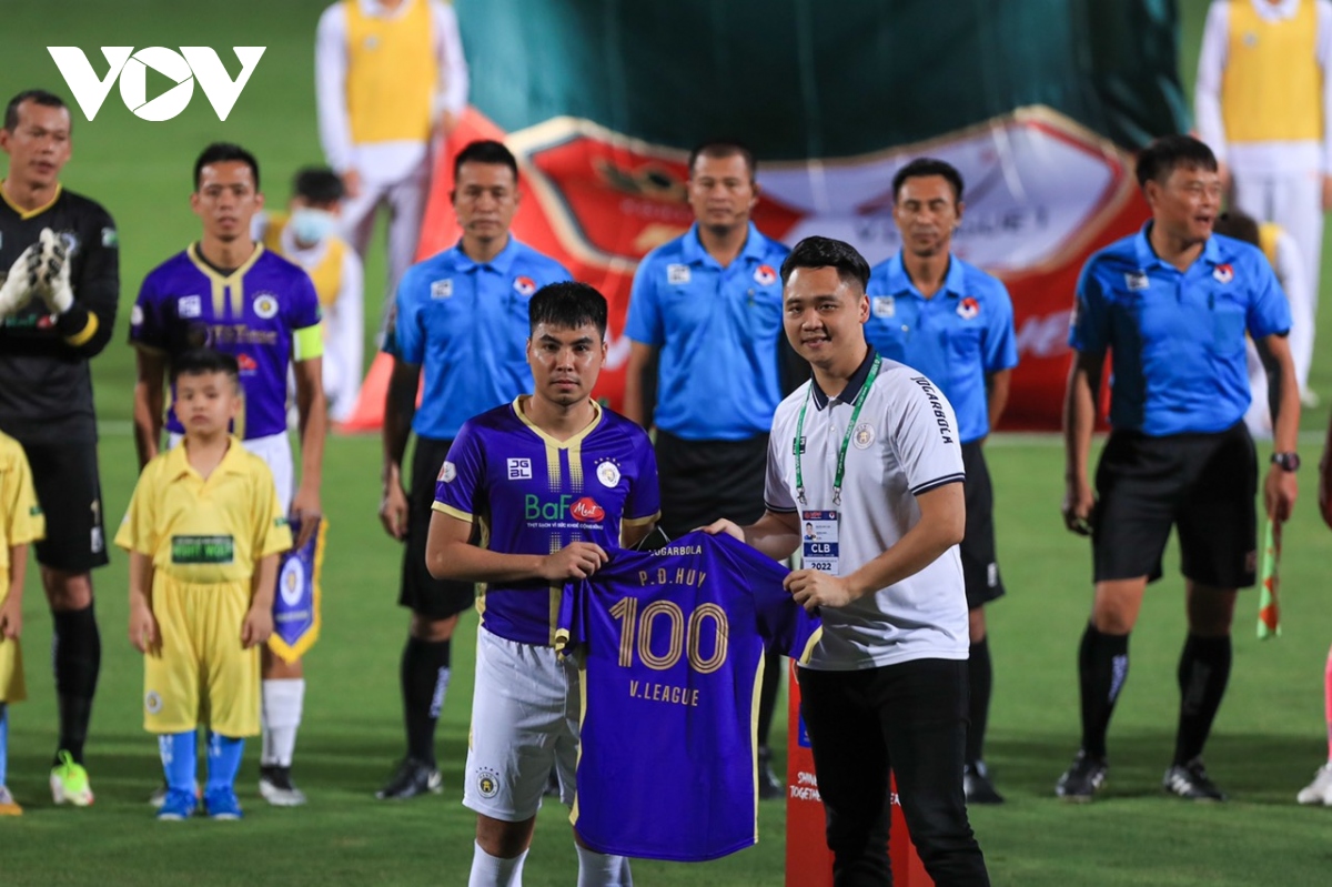 ha noi fc thang de sai gon fc trong ngay dac biet cua van hau va Duc huy hinh anh 3