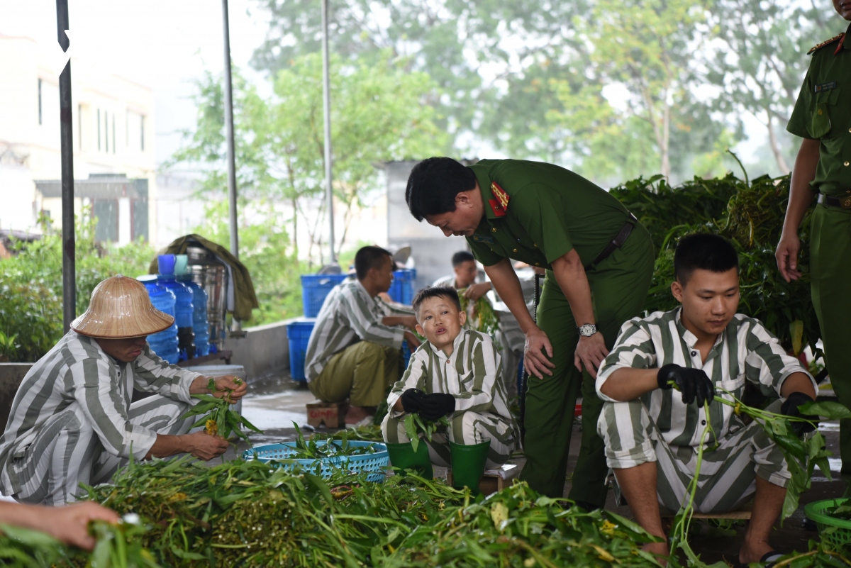 can bo trai giam lang nghe pham nhan noi , nhieu khuc mac duoc hoa giai hinh anh 1