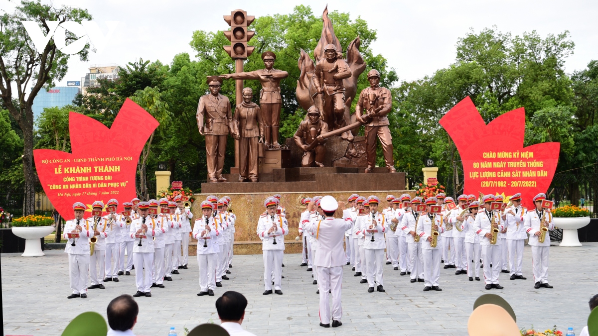 Khánh thành tượng đài “Công an nhân dân vì dân phục vụ” tại Hà Nội