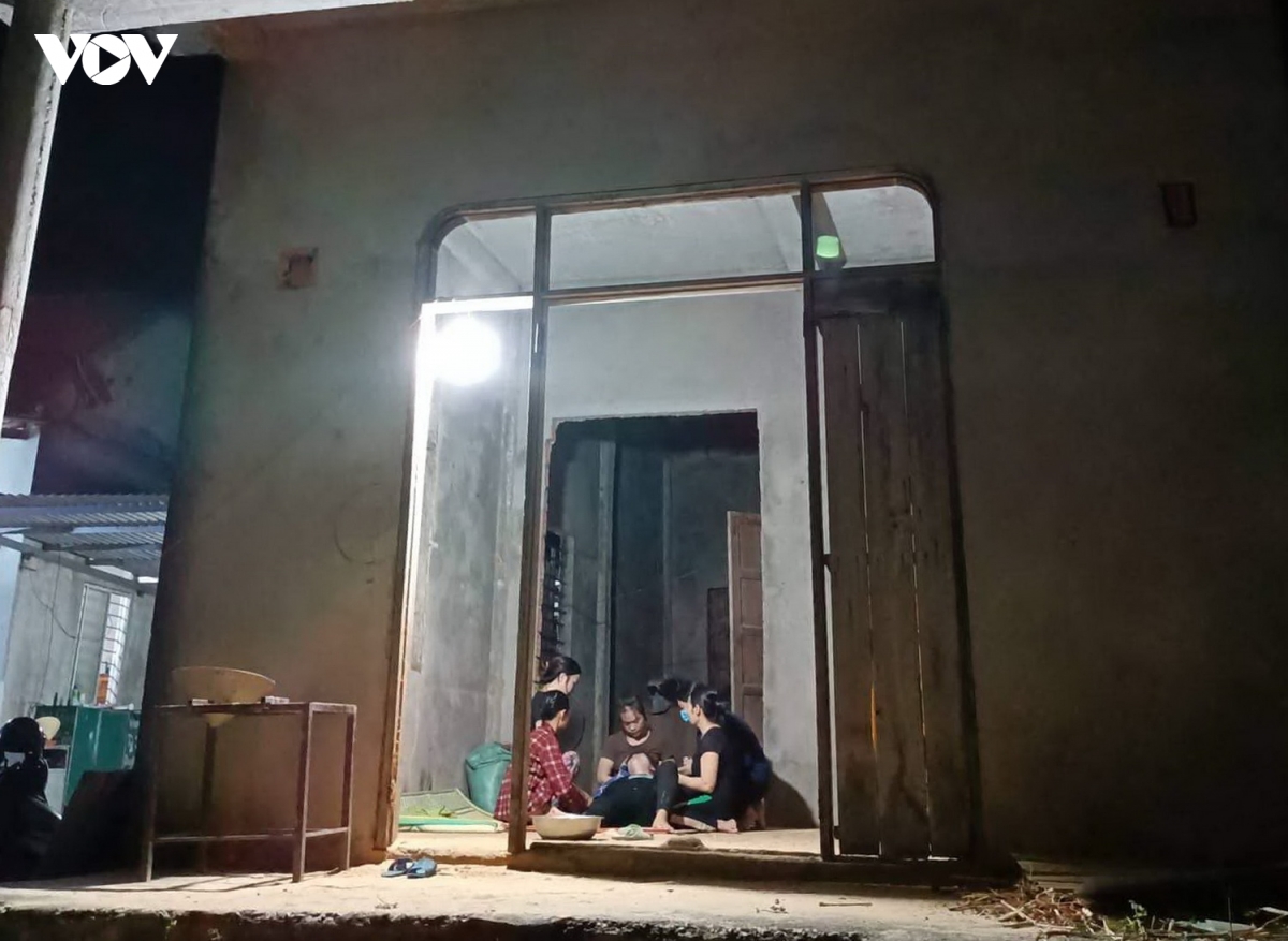 roi xuong ao, 2 be gai tai quang binh tu vong hinh anh 1