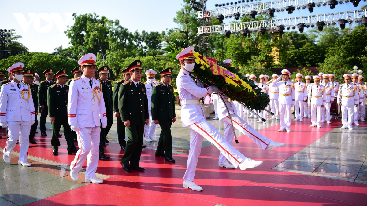 lanh dao Dang, nha nuoc tuong niem anh hung liet si, vieng chu tich ho chi minh hinh anh 6