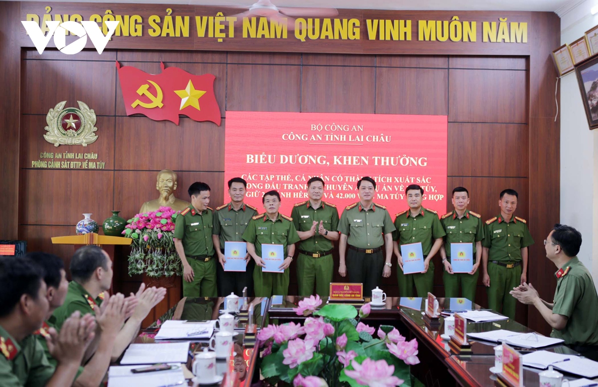 5 doi tuong buon ban 25 banh heroin va 42.000 vien ma tuy sa luoi phap luat hinh anh 1