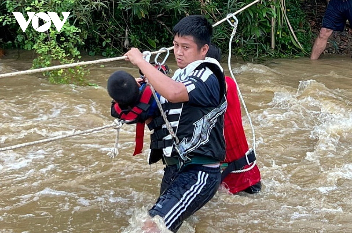 cuu nguoi la nhiem vu thieng lieng cua luc luong cuu nan cuu ho hinh anh 4