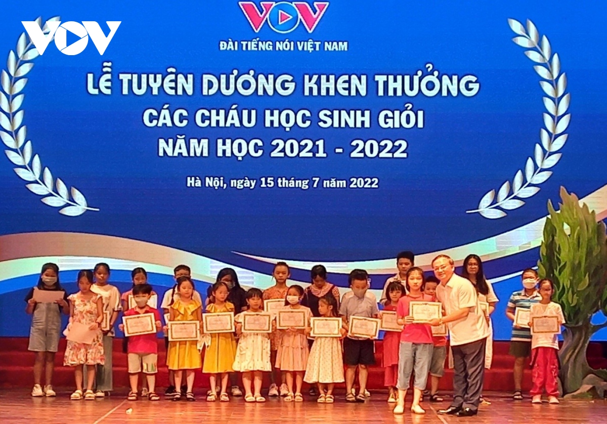 cong doan vov tuyen duong khen thuong cac chau hoc sinh gioi hinh anh 2