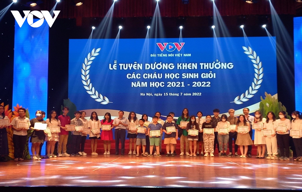 cong doan vov tuyen duong khen thuong cac chau hoc sinh gioi hinh anh 4