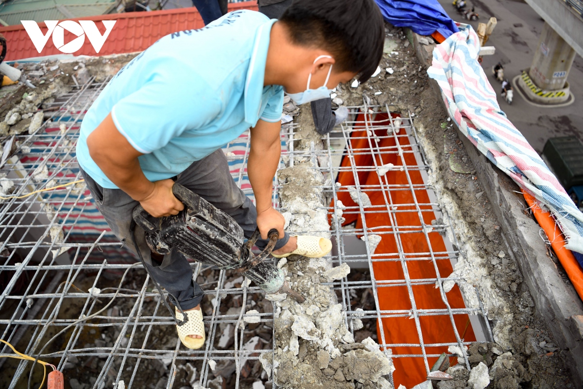 can canh khoan pha be tong, dam thep cac cong trinh vi pham o ha noi hinh anh 3