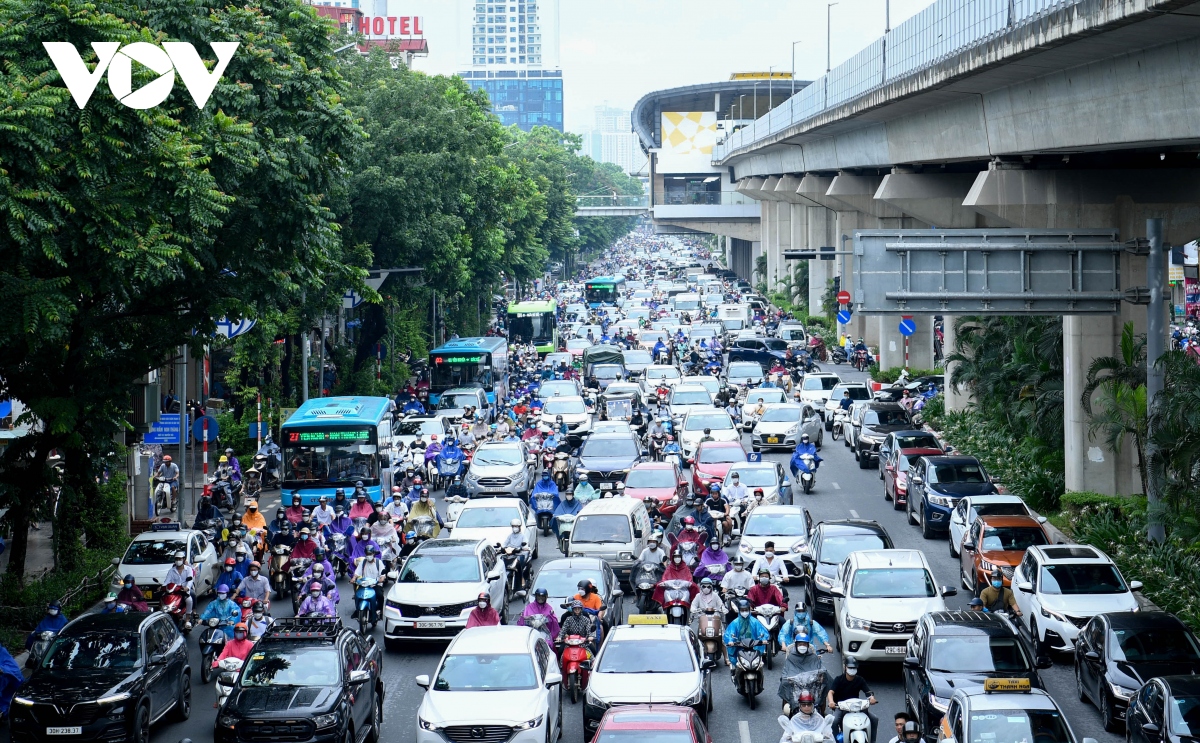 vi sao so gtvt ha noi van chua the tach rieng lan o to tren duong nguyen trai hinh anh 2