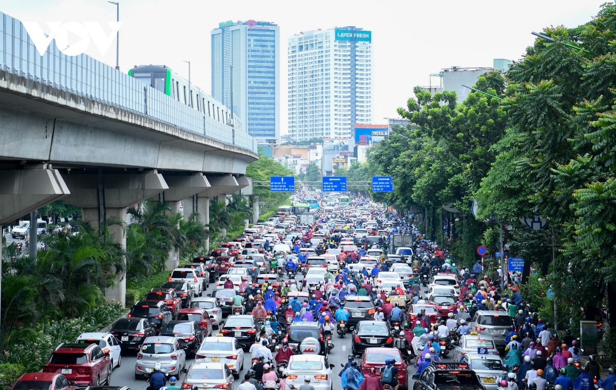 vi sao so gtvt ha noi van chua the tach rieng lan o to tren duong nguyen trai hinh anh 1