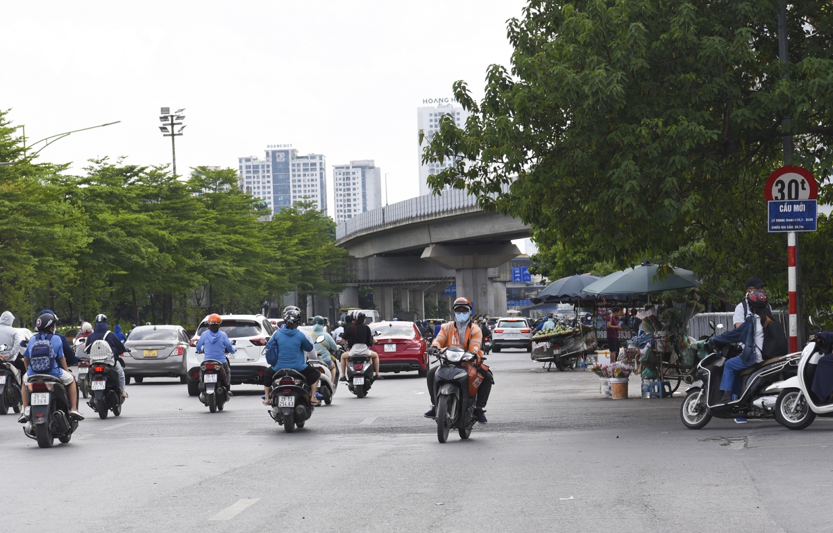 Den han phan lan tren duong nguyen trai, moi thu van chua co gi thay doi hinh anh 4