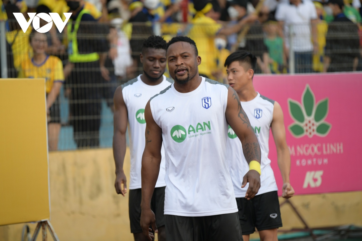 olaha tu nguoi hung thanh toi do, slna thua nguoc 1-2 tren san ha noi fc hinh anh 8