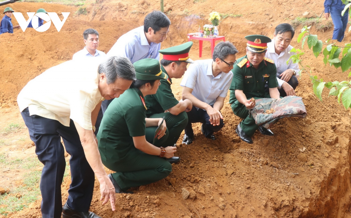 phó thủ tướng vũ Đức Đam tri ân các anh hùng liệt sỹ tại quảng trị hình ảnh 2 pho thu tuong vu Duc Dam tri an cac anh hung liet sy tai quang tri hinh anh 2