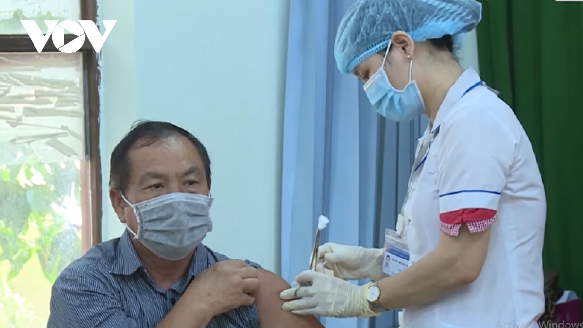 rat it nguoi dan o binh phuoc tiem mui 4 vaccine phong covid-19 hinh anh 1