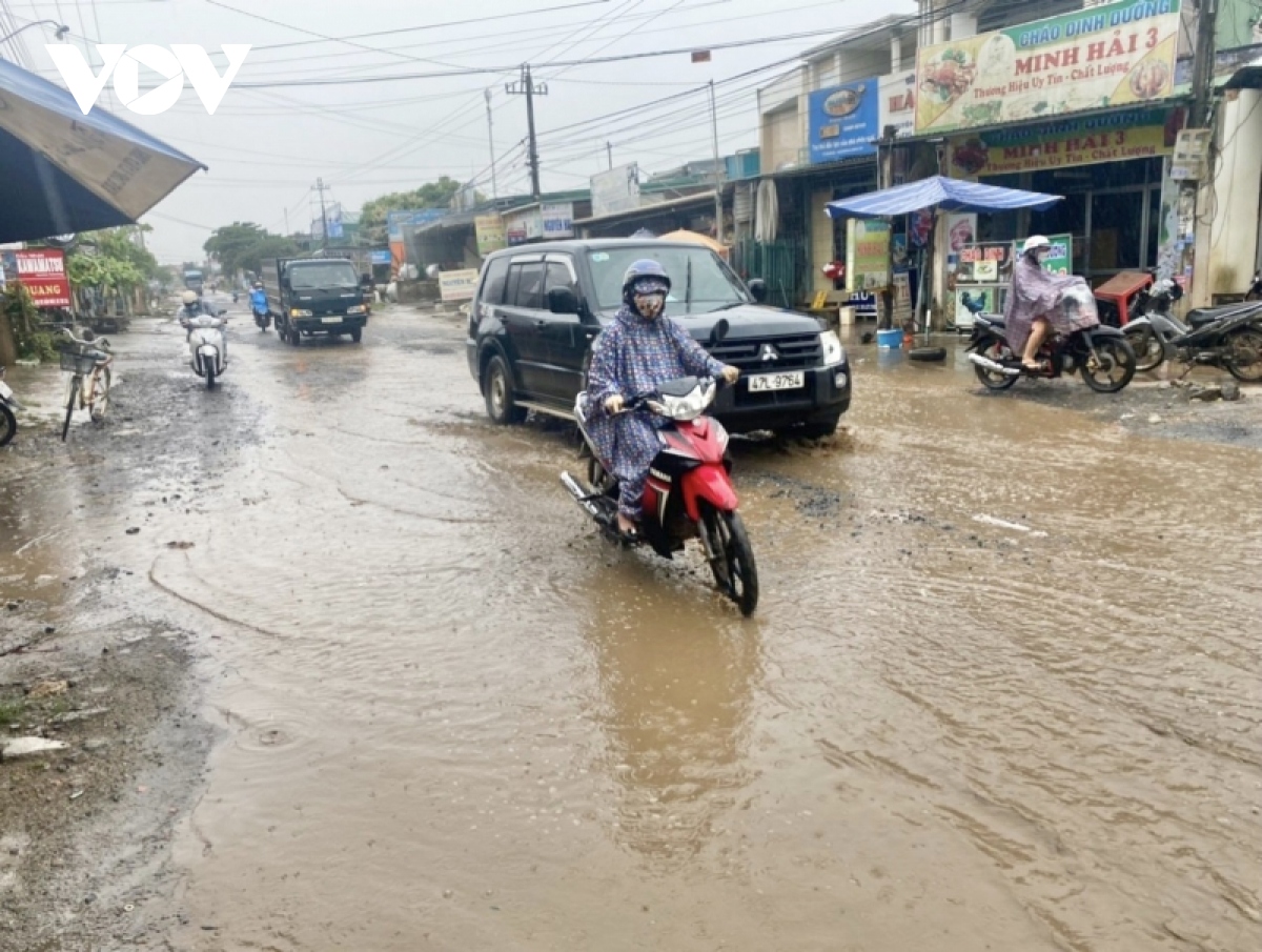 2 tinh lo o Dak lak xuong cap, day ai hang chuc nghin dan hinh anh 2