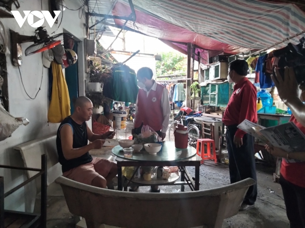 tp.hcm phat dong phong chong sot xuat huyet den tung gia dinh hinh anh 4