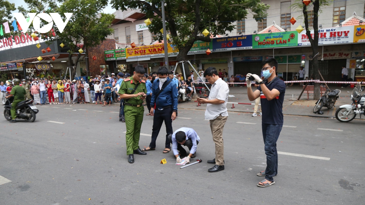 bat ngo voi danh tinh doi tuong dung sung ak cuop hai tiem vang o hue hinh anh 2