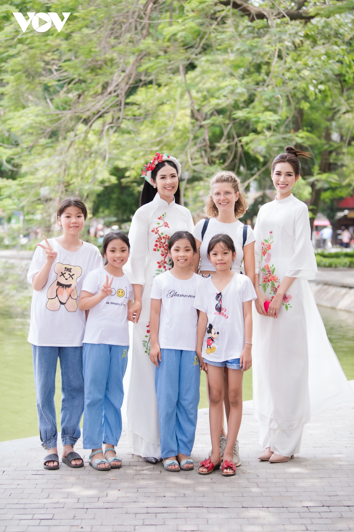 ngoc han, Do my linh, Do ha dien ao dai dao pho ha noi hinh anh 5