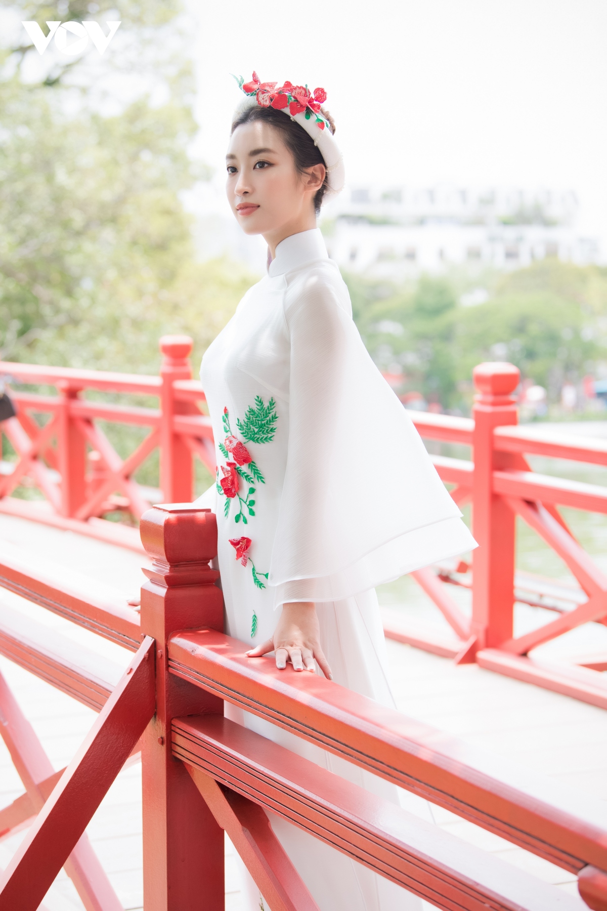 ngoc han, Do my linh, Do ha dien ao dai dao pho ha noi hinh anh 10