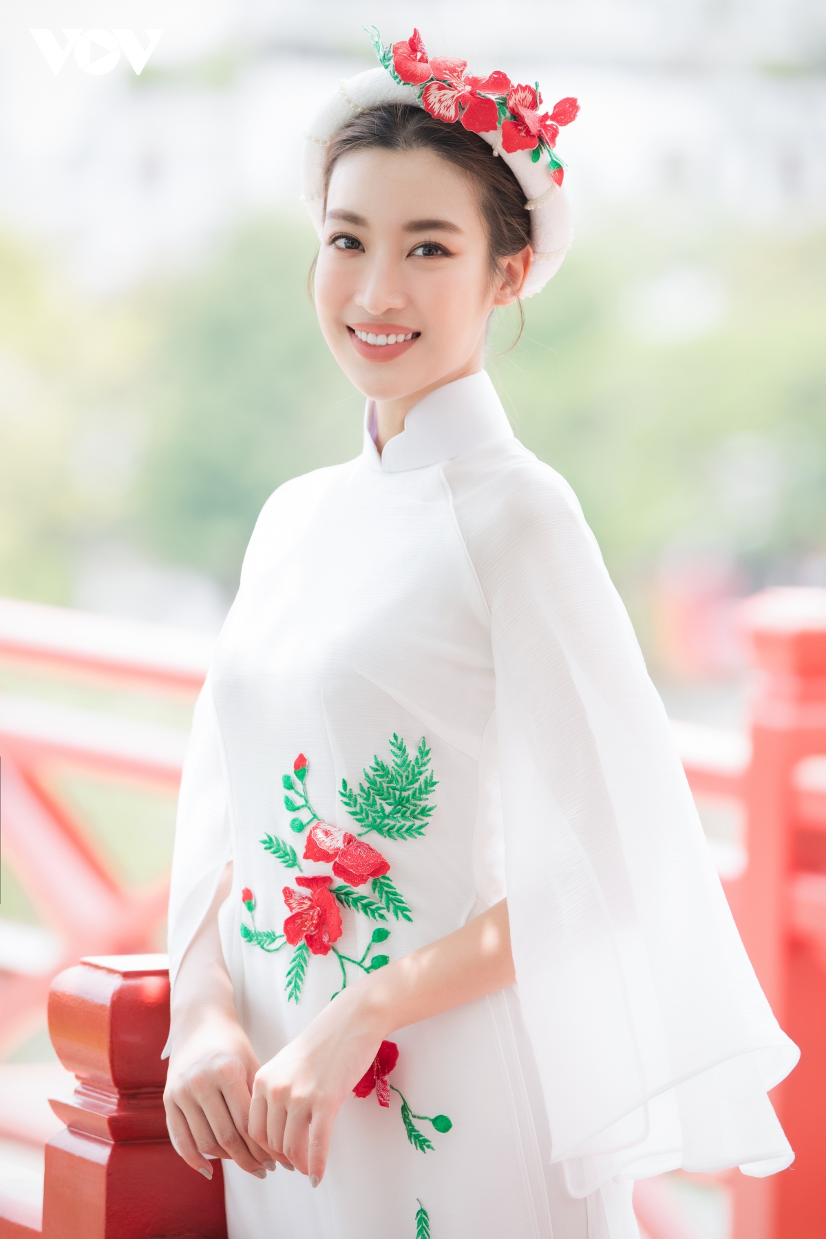 ngoc han, Do my linh, Do ha dien ao dai dao pho ha noi hinh anh 11